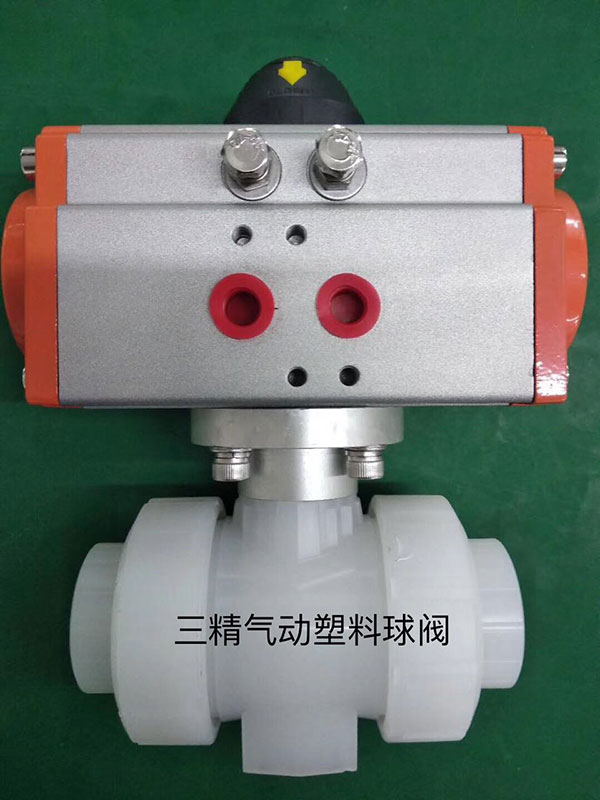 ����������y