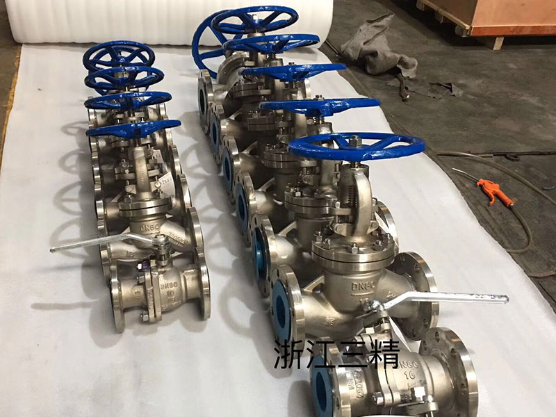 ���P����y