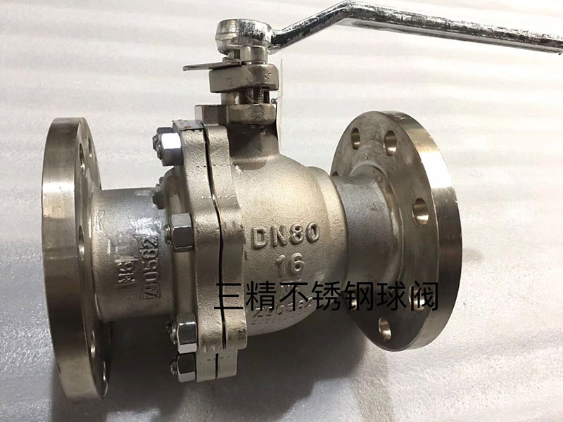 ���P����y