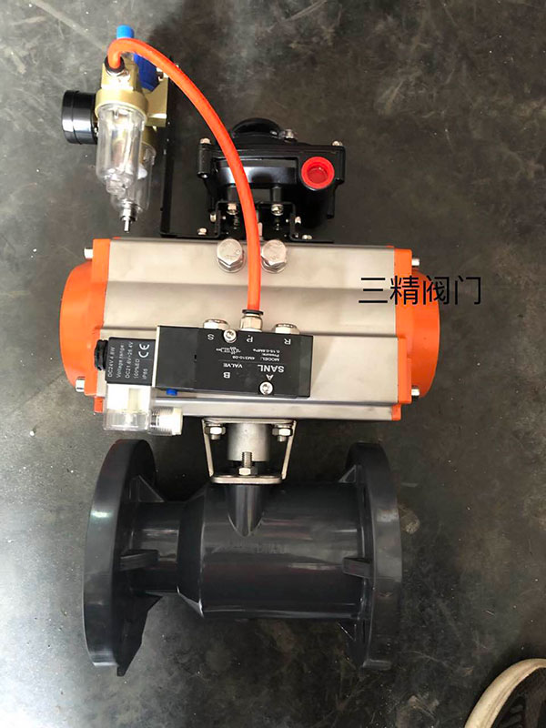 ����������y