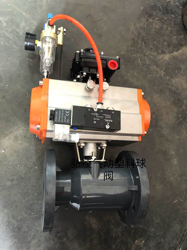 ����������y