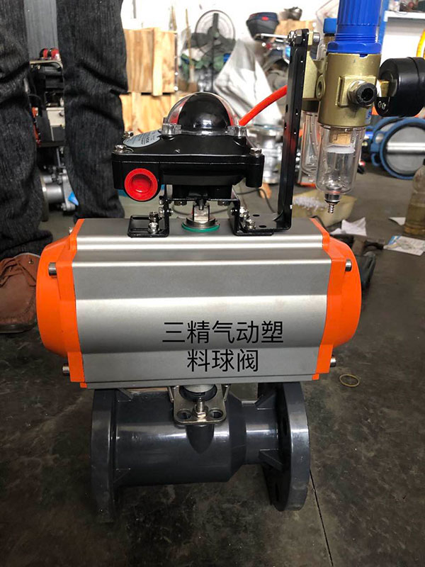 ����������y