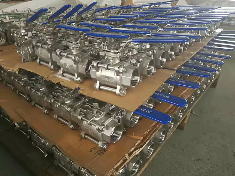 ���P����y