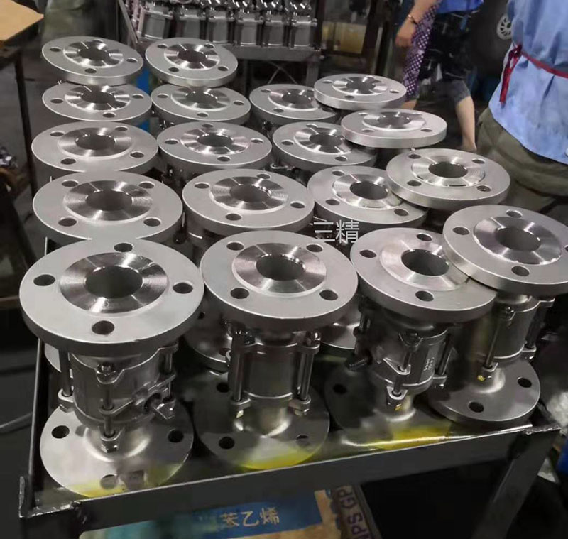 ���P����y