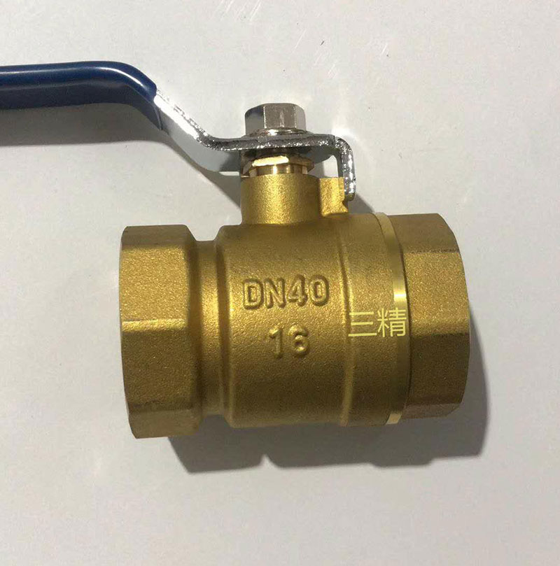 ���P����y